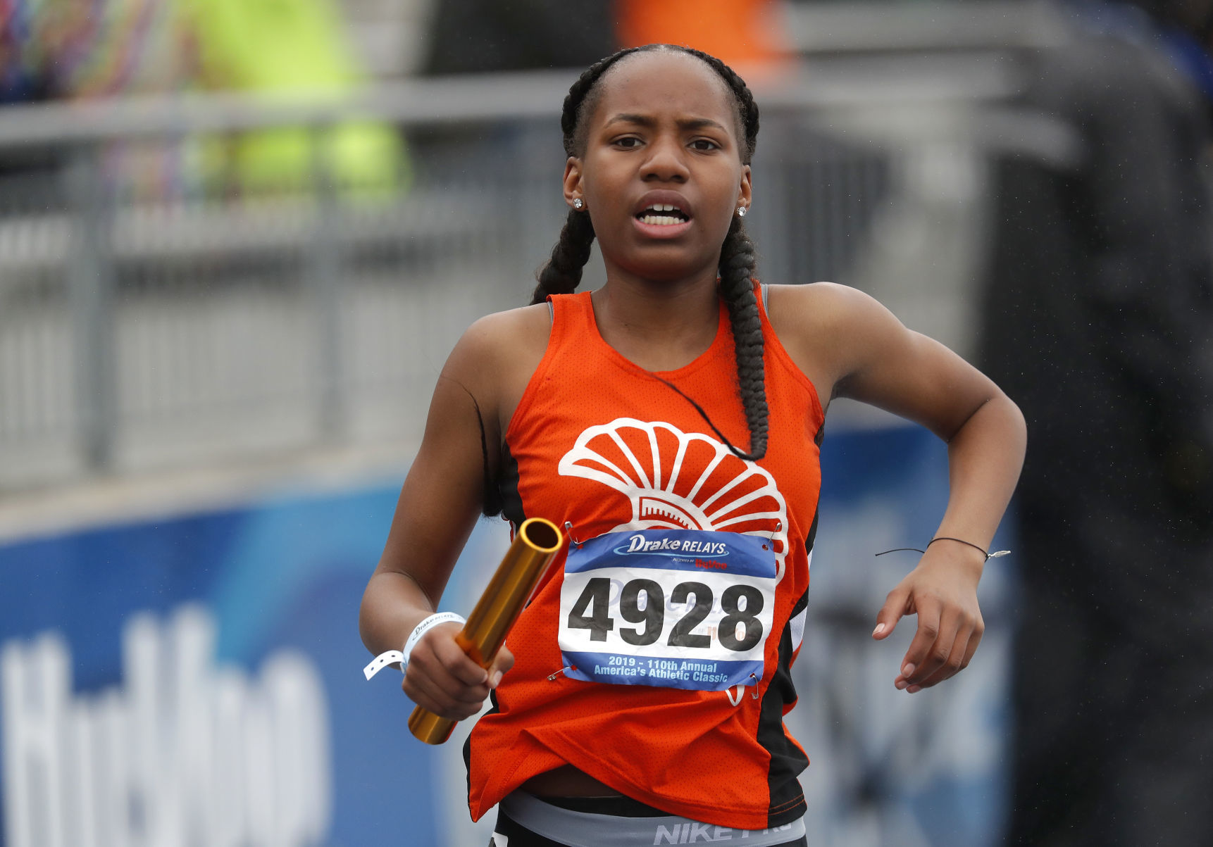 042718mp-DrakeRelays-girls-4x100-4